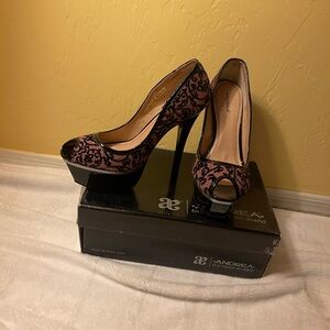 ANDREA FENZI Elegant Black and Pink Heels